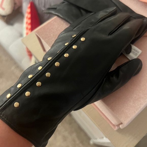 Michael KORS brand new Black leather Gloves with Gold Accents - Picture 5 of 7